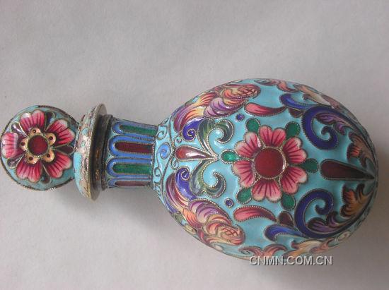 世界上最受銀器收藏家青睞的俄羅斯銀胎掐絲琺瑯器。制作工藝繁瑣、用料珍貴，歷史攸久、存世量較少。