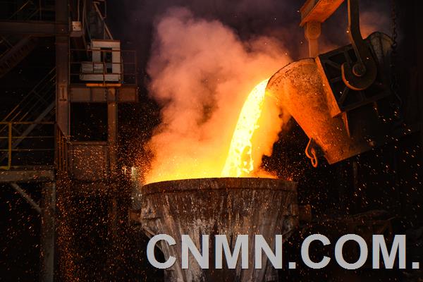 銅水轉(zhuǎn)移。劉江濤 攝