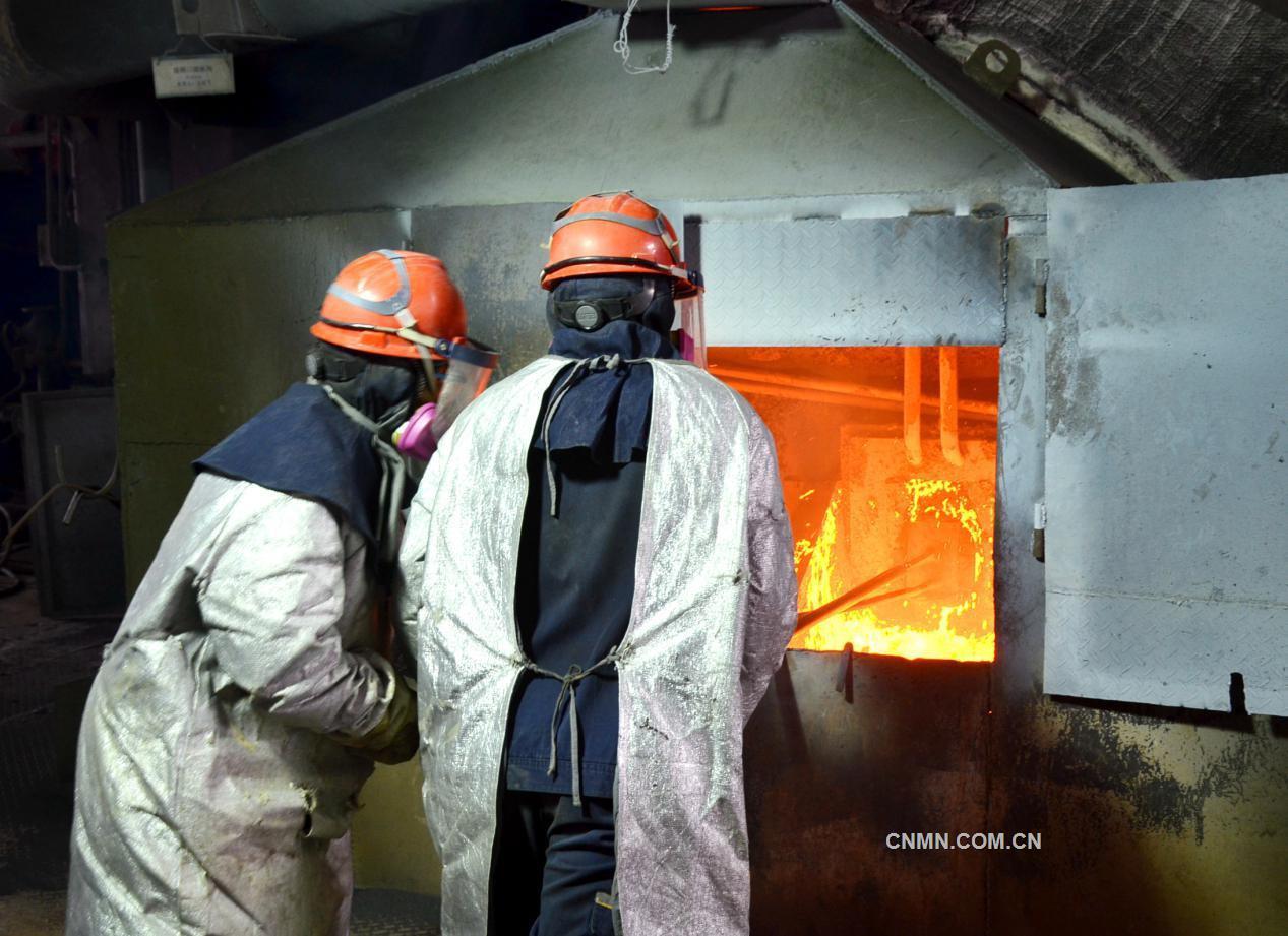 為深入貫徹黨的十九大精神，落實&ldquo;科學技術是第一生產力&rdquo;的重要思想，提升公司市場競爭力，易門銅業有限公司用一腔創業的激情和踐行創新驅動發展的信念，攻克重重技術難關，用900多個日日夜夜的堅守和努力，實現了公司熔煉系統富氧底吹熔池熔煉底吹爐長達29天的長周期運行，達到國內一流水平。