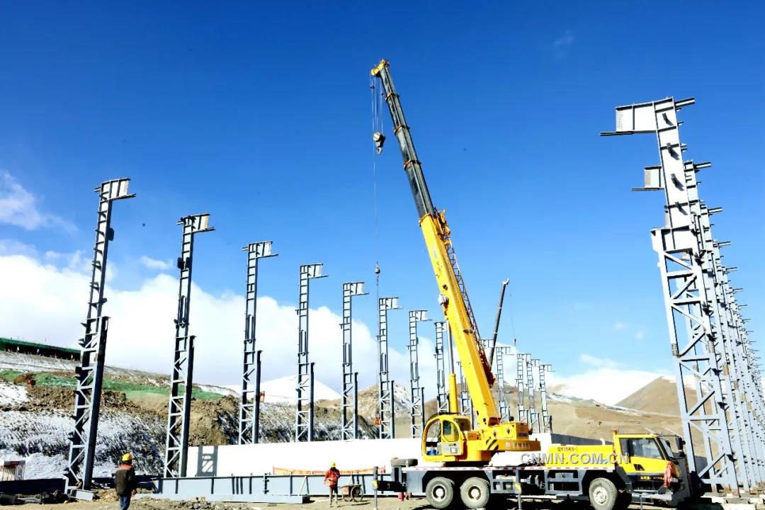 3月14日,國家開發銀行西藏自治區分行黨委書記、行長崔曉峰到玉龍銅業調研。