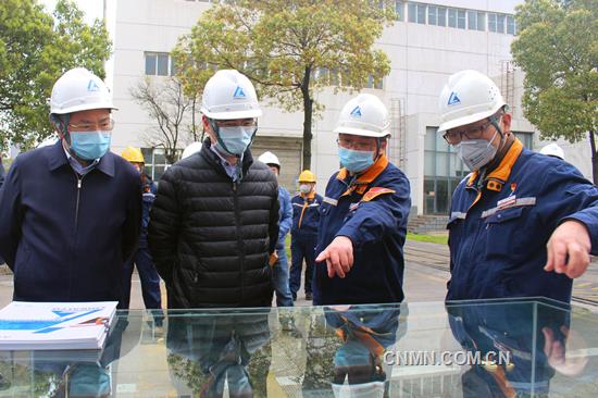 3月16日,江蘇省副省長、疫情防控工作領導小組副組長、前方指揮部總指揮惠建林一行到中鋁華中銅業有限公司檢查指導疫情防控和企業復工復產情況。黃石市委副書記、市長、市疫情防控指揮部指揮長吳錦參加檢查。