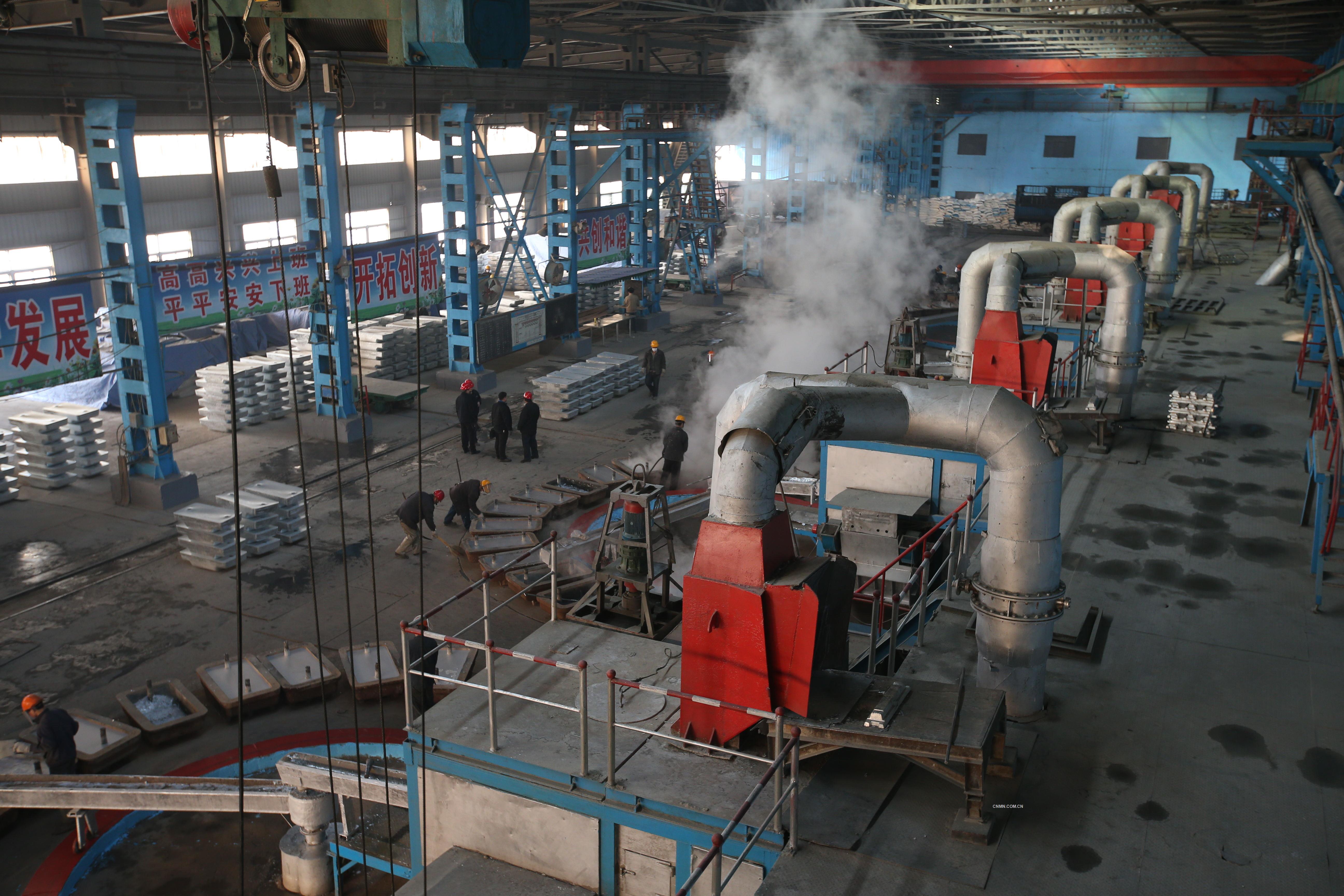 2020年以來,貿易摩擦和新冠肺炎疫情給葫蘆島有色金屬集團有限公司生產經營工作帶來了前所未有的壓力,在董事長于洪的堅強領導下,全體干部員工堅持“一手抓疫情防控,一手抓生產經營”,堅定不移地貫徹落實公司全年工作會議精神,下大力氣苦練內功,積極化“危”為“機”。1~4月,公司有色金屬總量、化工產品總量均完成生產計劃,更為全年生產經營工作奠定了堅實基礎。