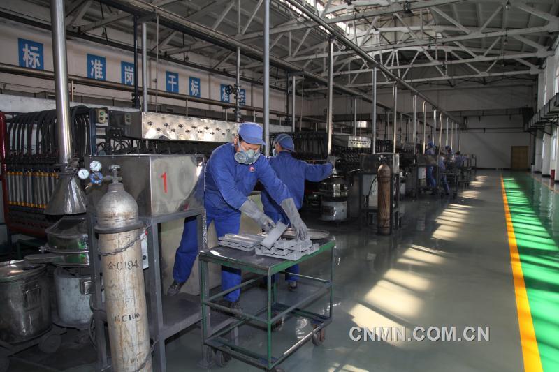 自硬公司粉末事業部203工段還原生產現場