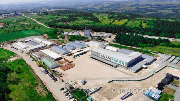 6月8日，塞爾維亞紫金礦業Timok銅金礦上部礦帶獲得礦山設施建設和采礦工程許可，全面吹響項目建設的號角。項目建設得到塞國政府的高度重視和大力支持，從設計轉化至證照獲批，僅耗時6個月，開創當地礦山權證辦理的先例。