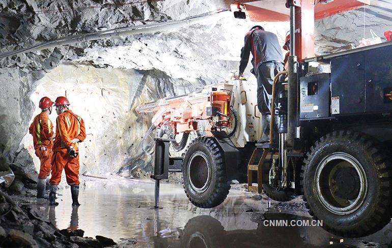 銅綠山礦首臺ud391掘進臺車進入備戰(zhàn)模式(周志剛攝)