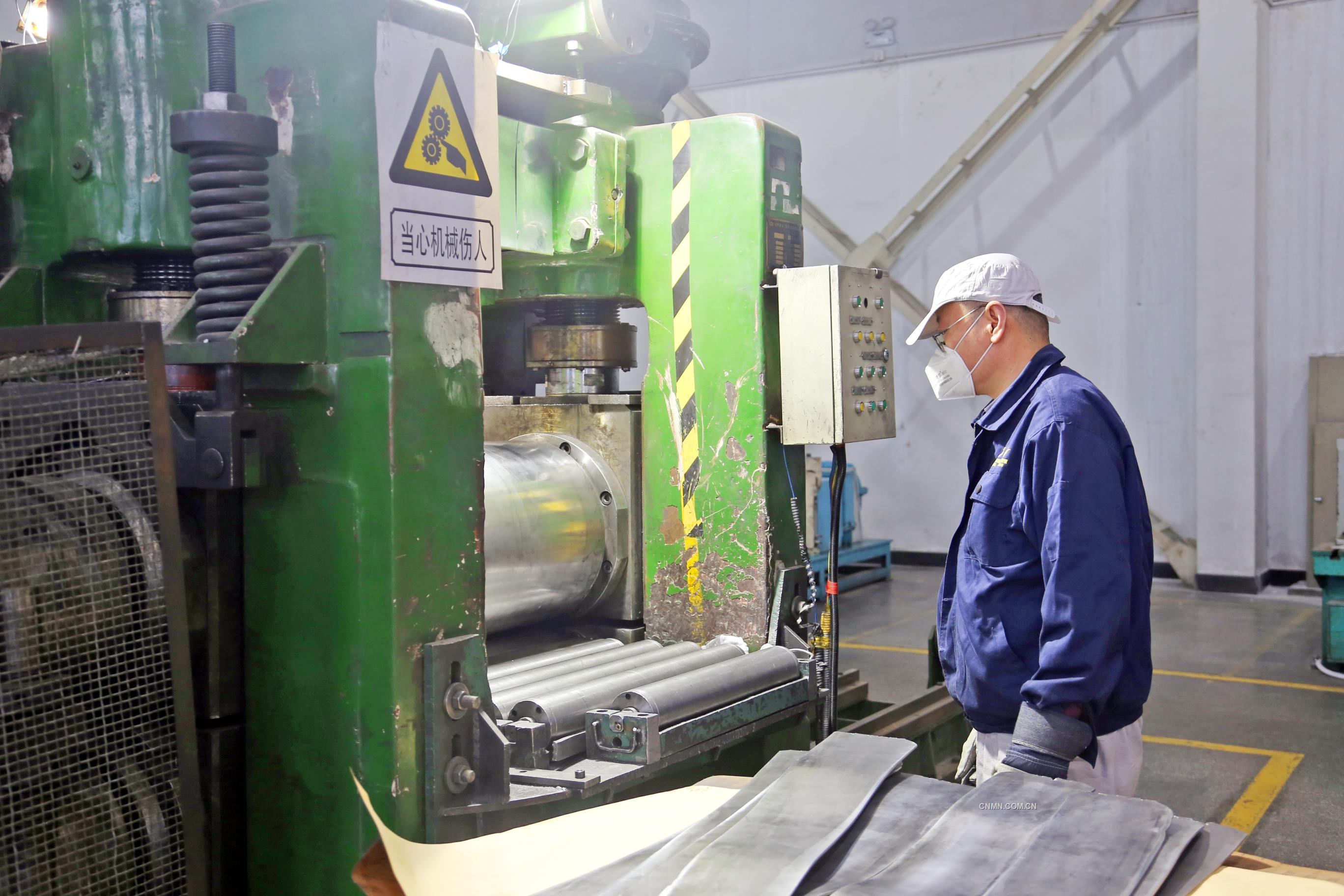 練就真技能 建功新時代&mdash;&mdash;記中色東方勞動模范 雒敏4