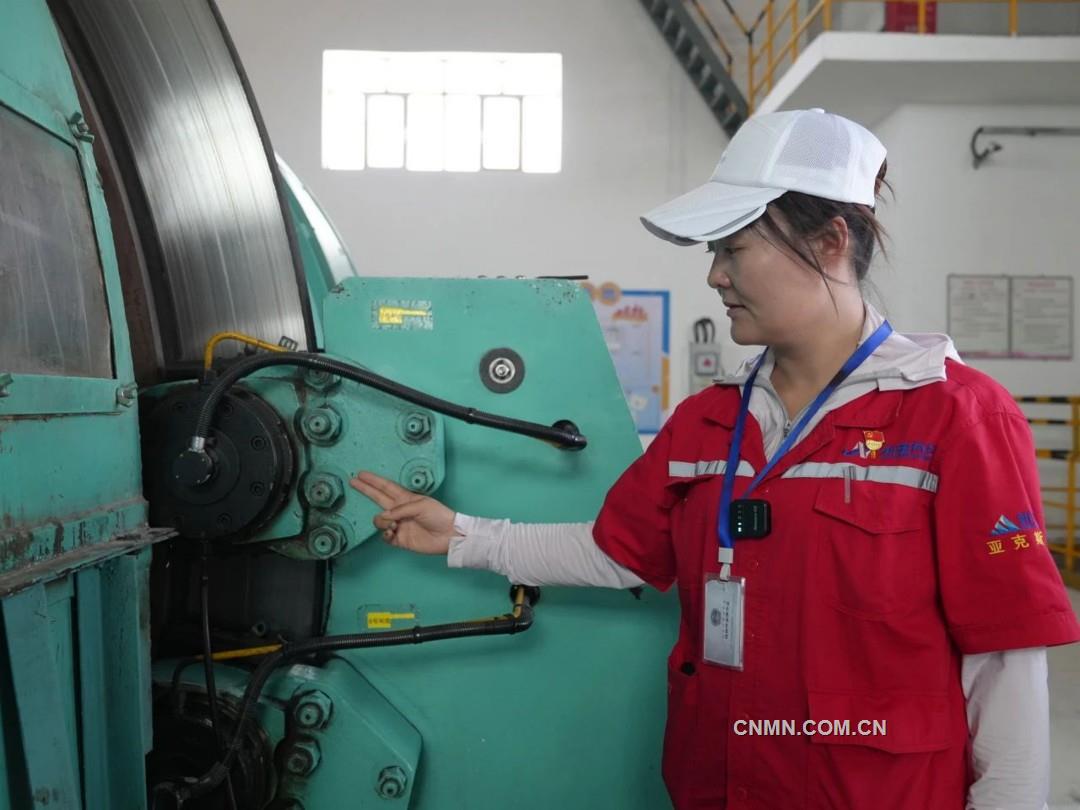 操作員在操作提升機(jī)前對(duì)液壓站溫度監(jiān)控進(jìn)行檢查