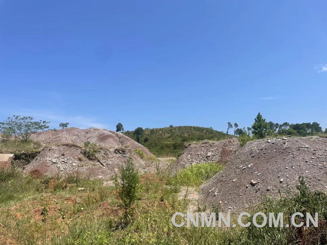 頭條-泰和縣某廢棄礦山生態(tài)修復(fù)前
