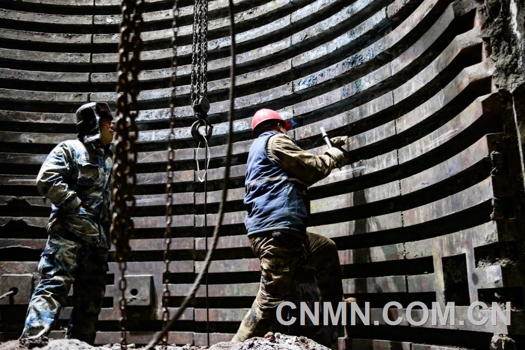 葫蘆島有色檢修作業中