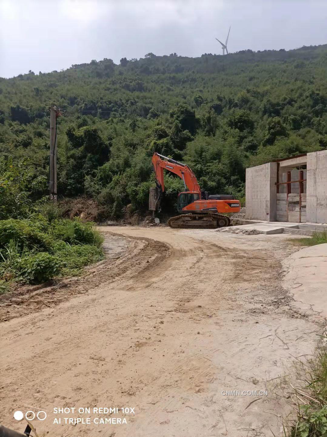 豐山排洪溝施工現場